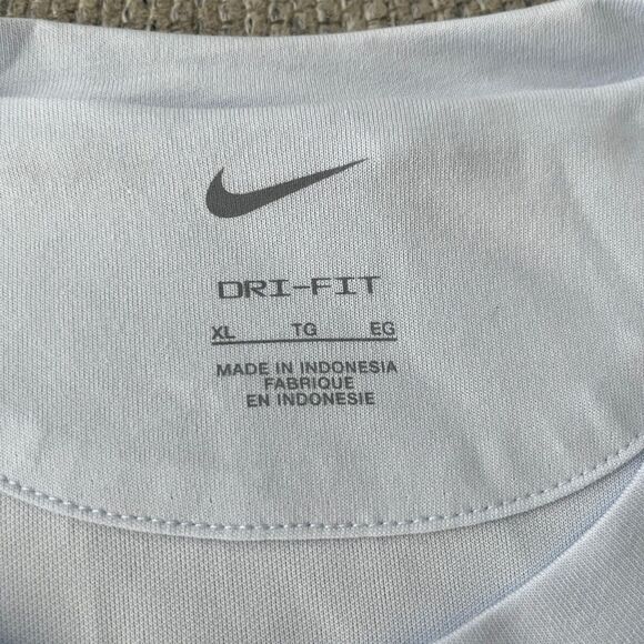 Men’s Nike Shirt - Picture 4 of 8